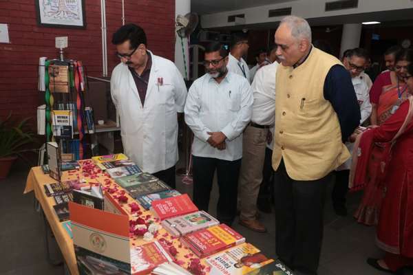 पोस्टग्रेजुएट इंस्टीट्यूट ऑफ मेडिकल एजुकेशन एंड रिसर्च, चंडीगढ़ ने आज, 17 सितंबर, 2024 को हिंदी दिवस मनाया।